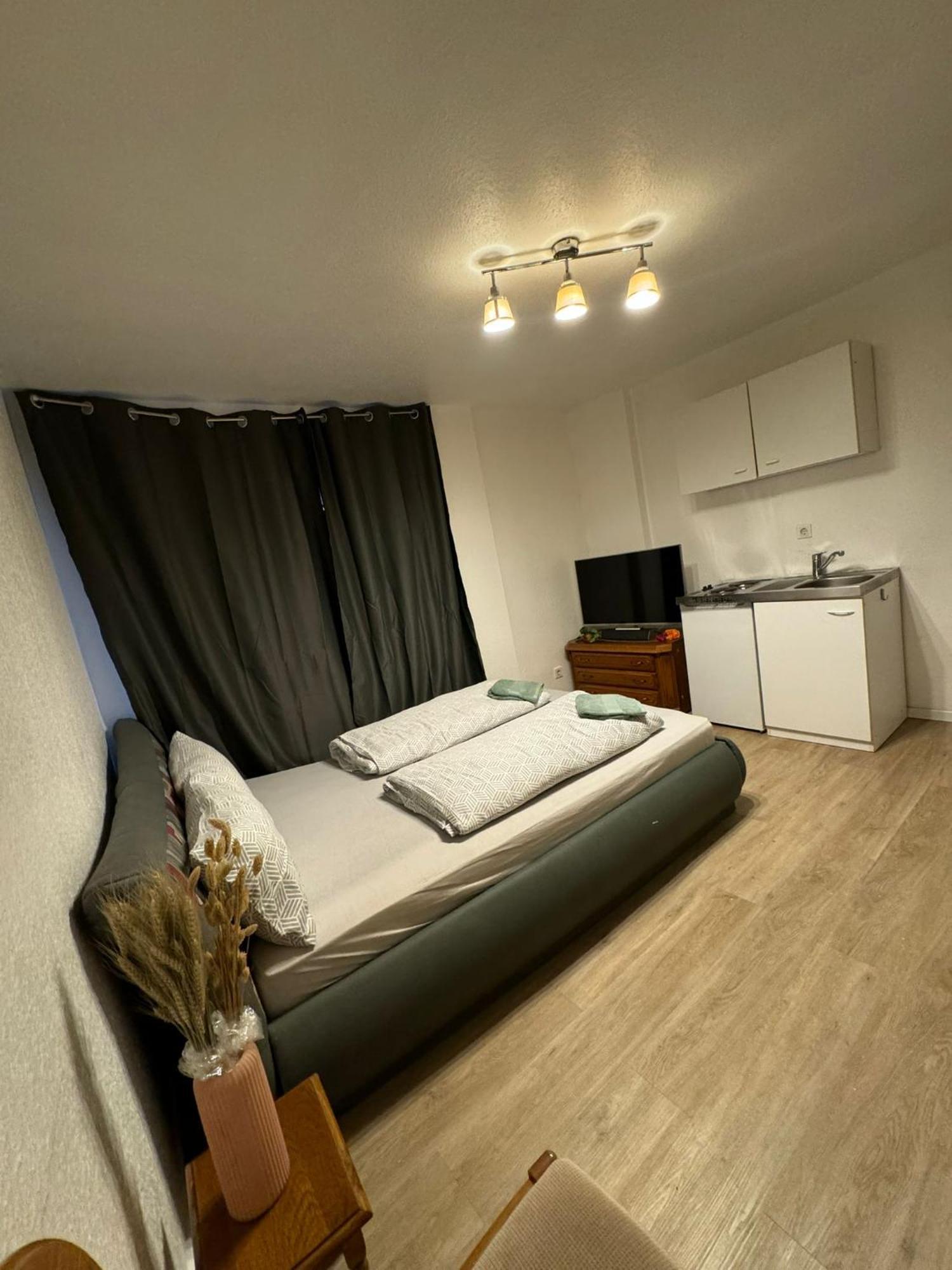 Moebliertes Zimmer Mit Tv, Internet & Kompletter Ausstattung In Bonn-Mehlem Exteriör bild